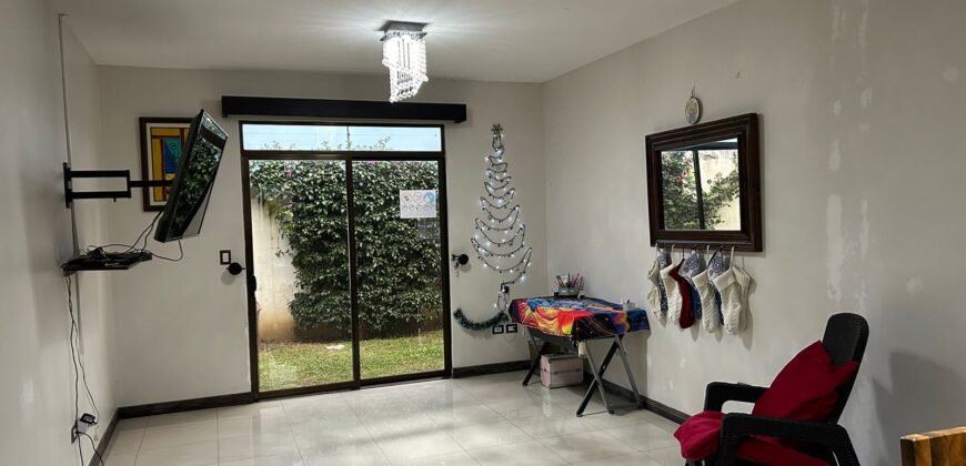 Venta de casa La Hacienda, $250,000