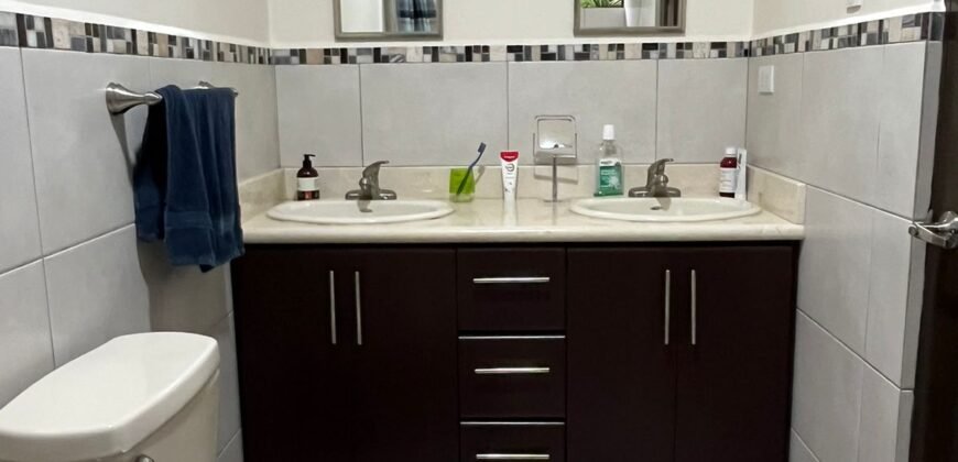 Apartamento en venta en La Floresta ($143,000)