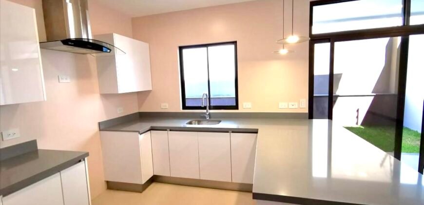 Casa en Venta Rincón Real, Dulce Nombre
