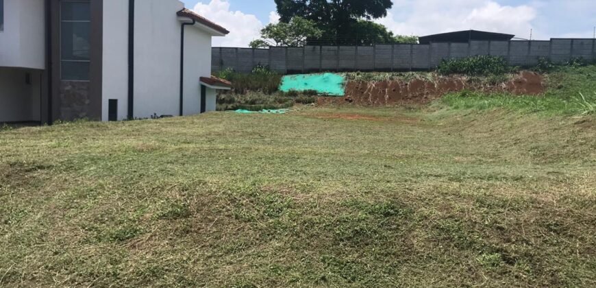 Venta de lote en condominio La Guácima