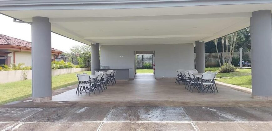 Venta de lote en condominio La Guácima