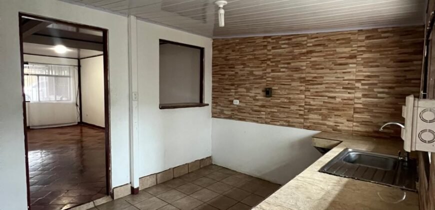 Venta de casa y 2 apartamentos, Cartago