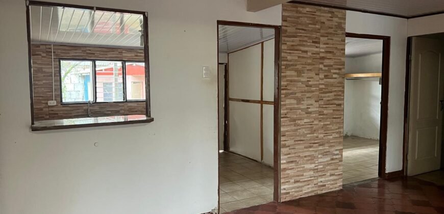 Venta de casa y 2 apartamentos, Cartago