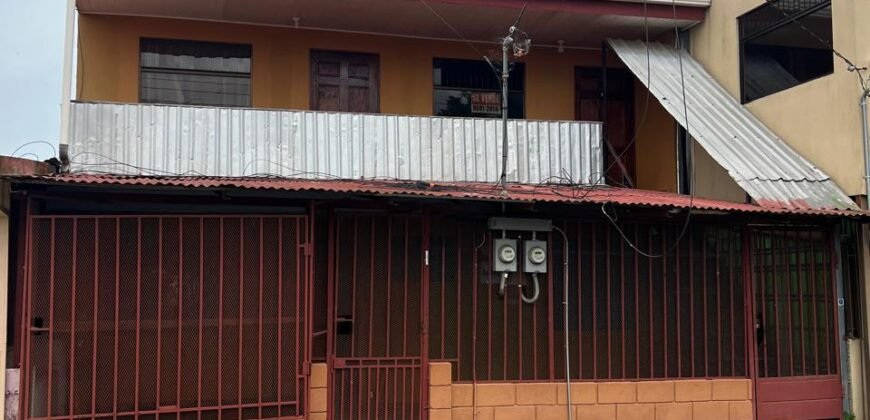 Venta de casa y 2 apartamentos, Cartago