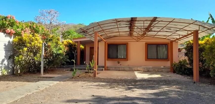 Venta de casa Playa Tivives, Puntarenas
