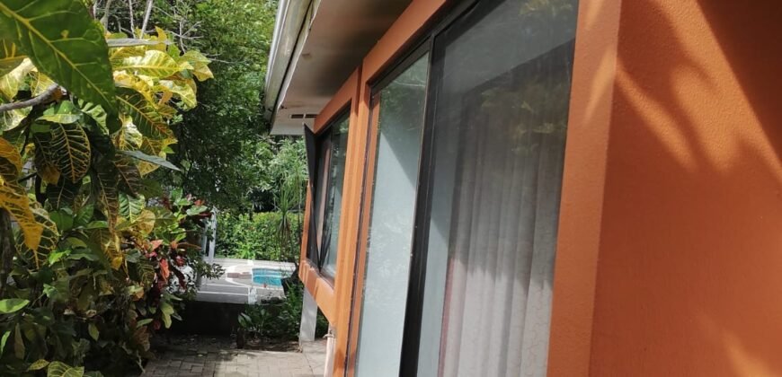 Venta de casa Playa Tivives, Puntarenas
